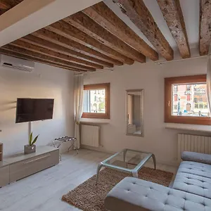 canaletto-apartment-rialto.hotelslidodijesolo.com/